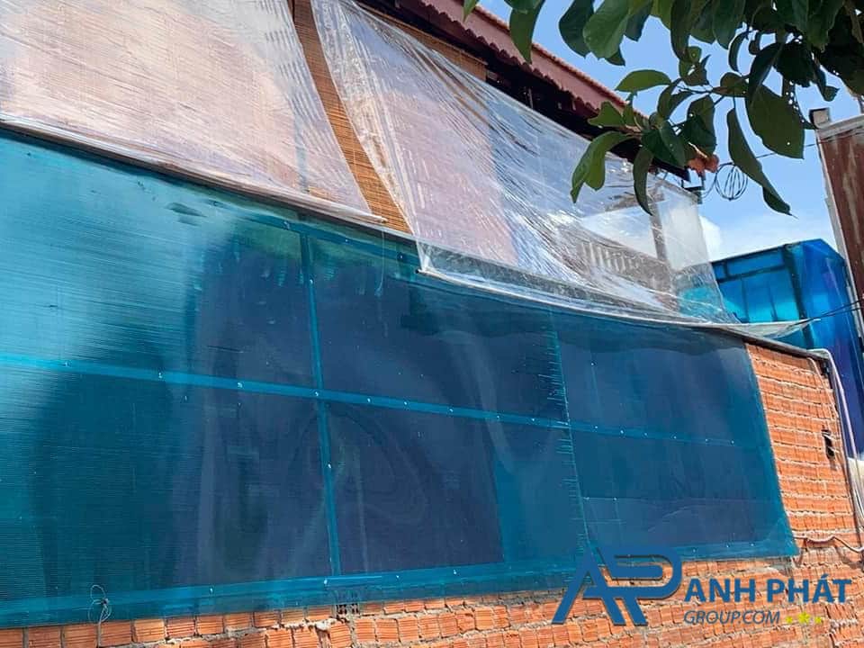 Các yếu tố ảnh hưởng đến giá bạt nhựa trong suốt