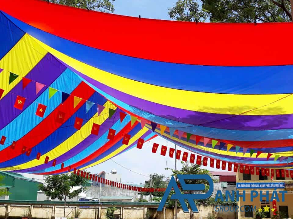 Dù che sân trường 2 trụ