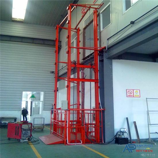 Lắp đặt thang hàng với đúng tiêu chuẩn kỹ thuật cũng như đảm bảo an toàn