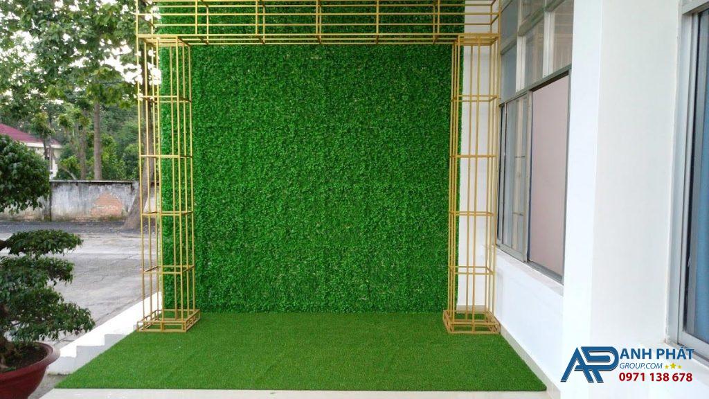 thảm cỏ nhân tạo giúp làm đẹp cho bức tường