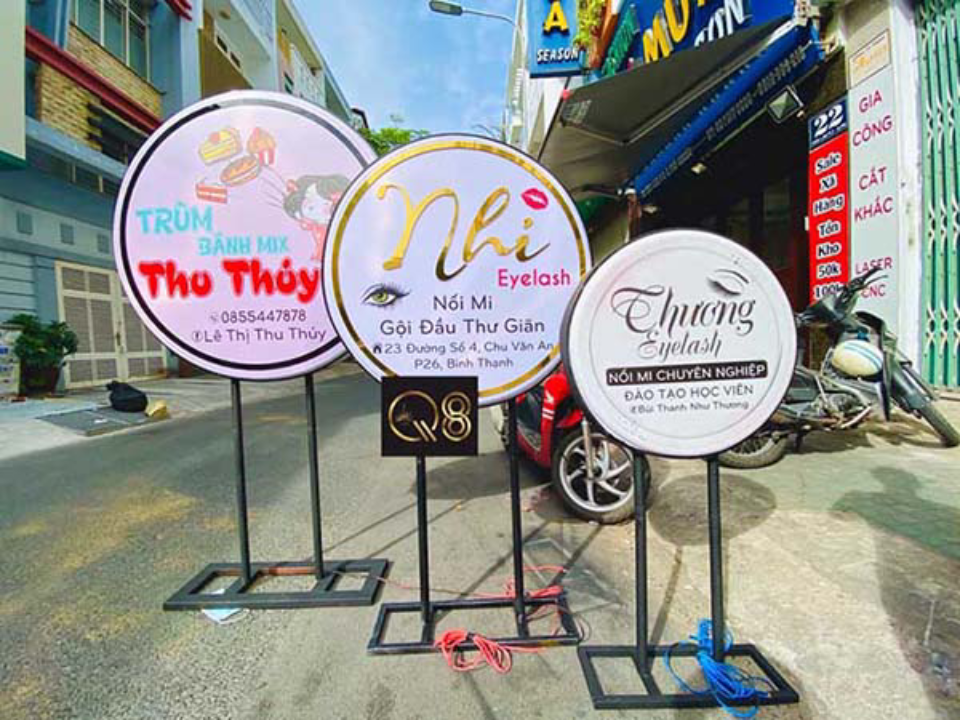 Bảng hiệu hộp đèn có chân giá siêu rẻ thương hiệu Anh Phát Group