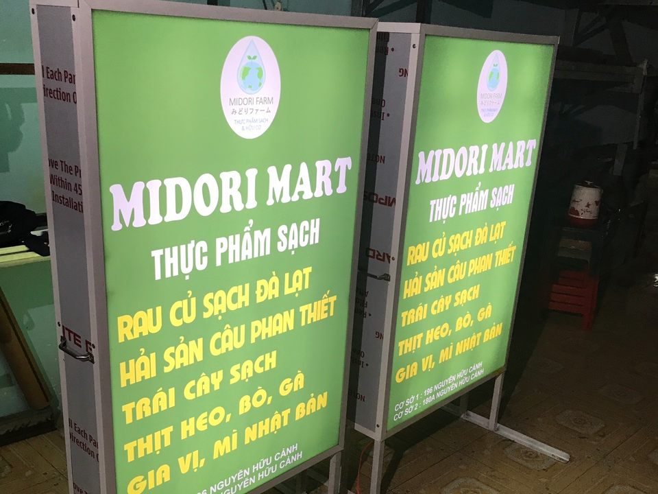 Bảng hiệu hộp đèn có chân giá siêu rẻ thương hiệu Anh Phát Group